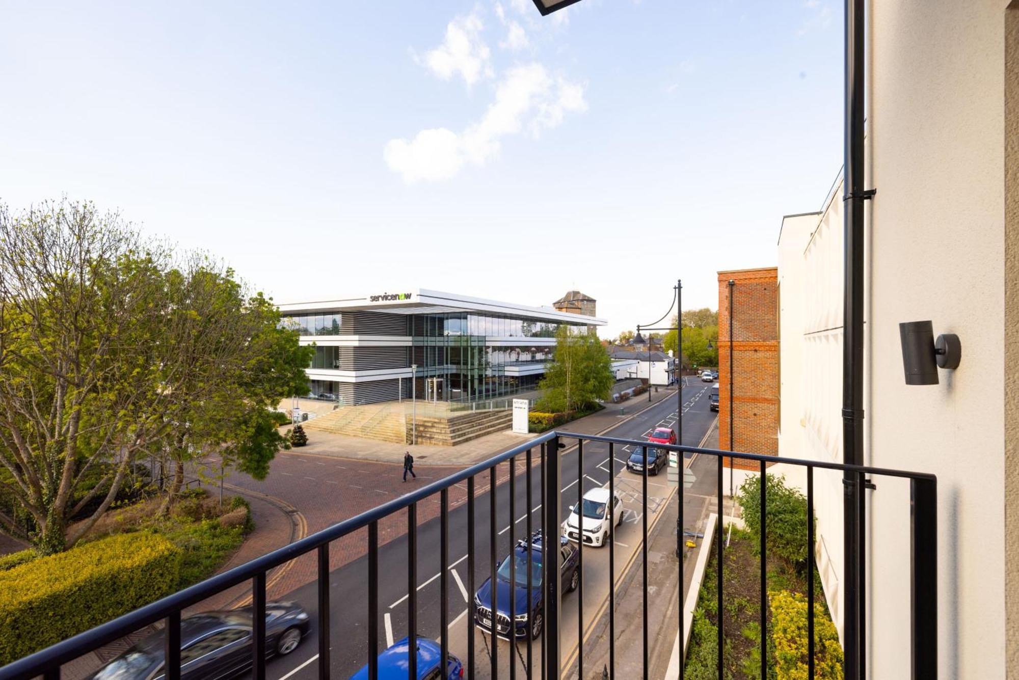 Charles Hope Staines Riverside Buitenkant foto